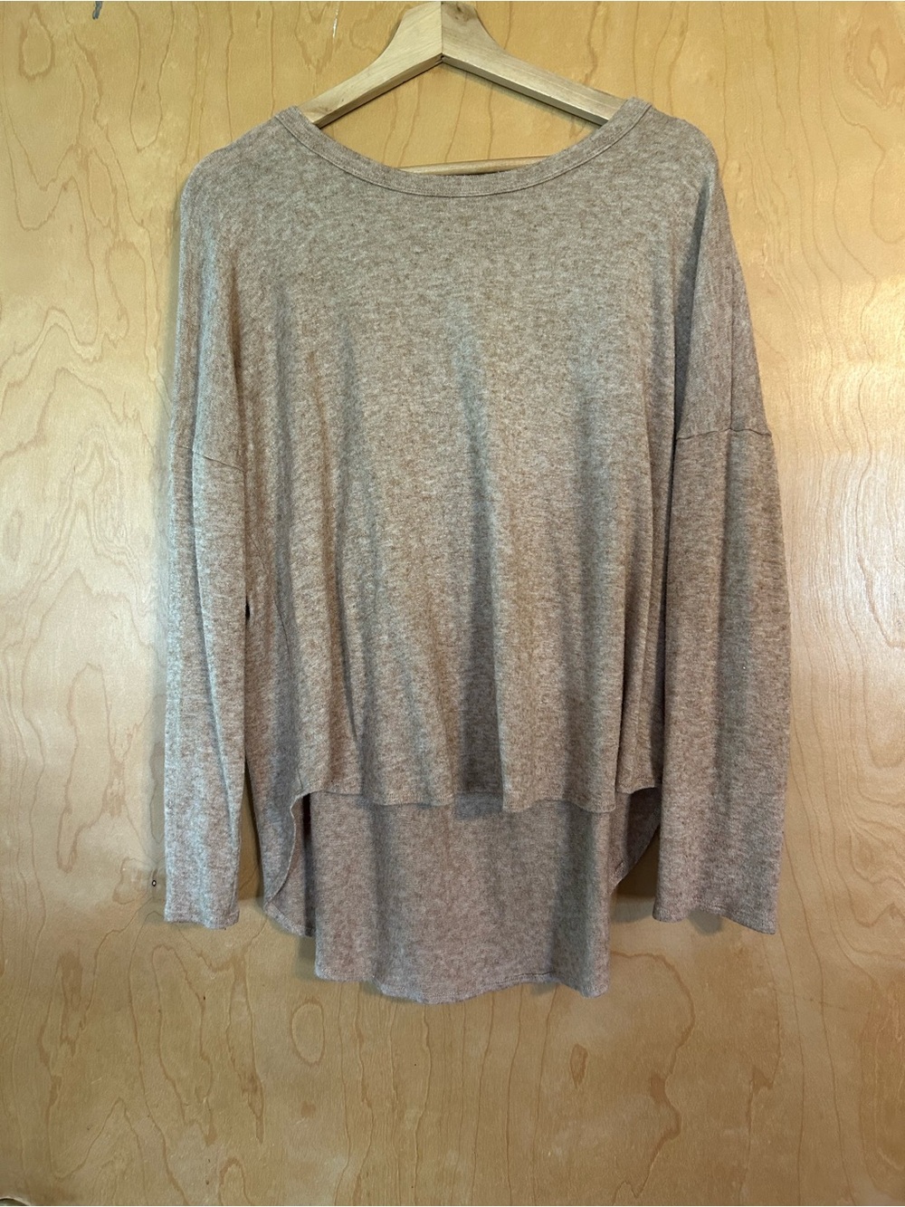 Relaxed Long-Sleeve Women's Top in Heather Taupe